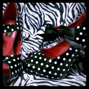 Pin Up Couture polka dot shoes size 6
